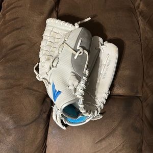 Easton 12.5 inch glove